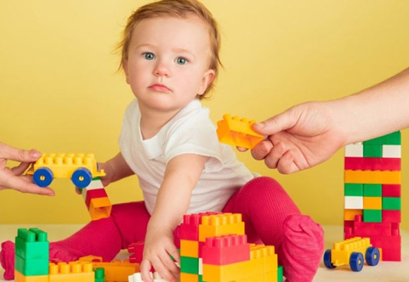 بازی و افزایش هوش در نوزادان 3 تا 6 ماه