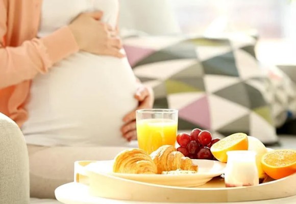مادران در دوران بارداری چی بخورن و چی نخورن ؟